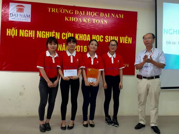 11 đề tài xuất sắc báo cáo tại Hội nghị nghiên cứu khoa học sinh viên, Khoa Kế toán