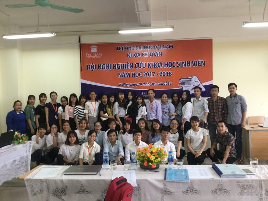 8 đề tài xuất sắc báo cáo tại hội nghị Nghiên cứu khoa học sinh viên, khoa Kế toán