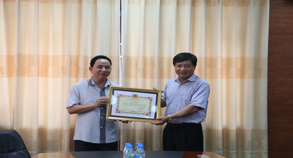 Đại học Đại Nam nhận giấy khen của Phòng PA83 của Công an Thành phố Hà Nội