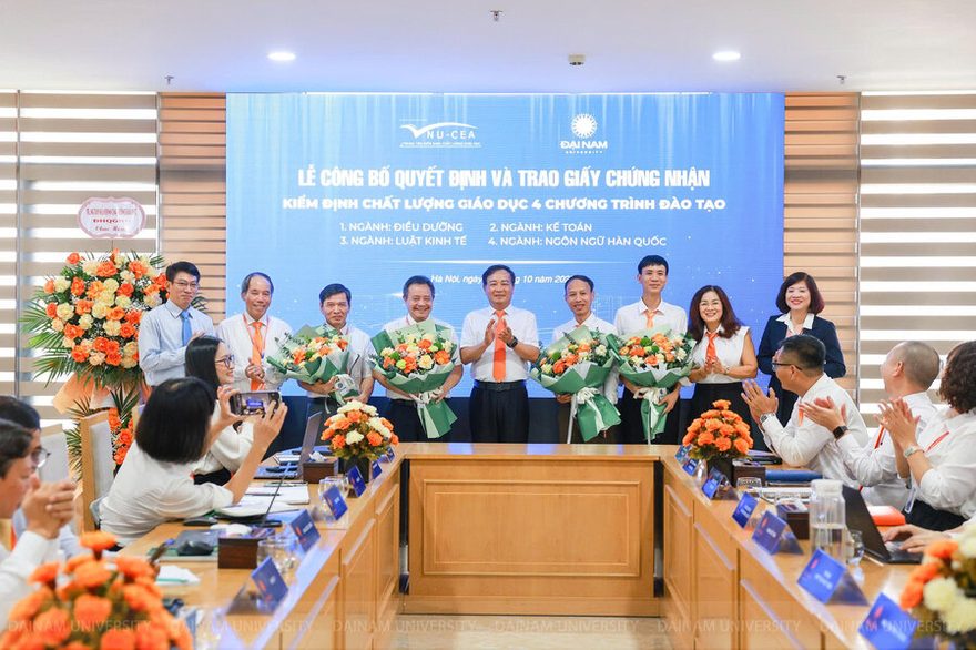 Giấy chứng nhận kiểm định chất lượng giáo dục của 4 chương trình đào tạo ngành Điều dưỡng, Kế toán, Luật Kinh tế, Ngôn ngữ Hàn Quốc
