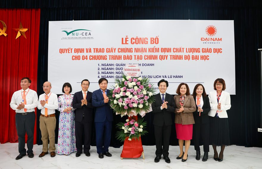 Giấy chứng nhận kiểm định chất lượng giáo dục của 4 chương trình đào tạo ngành Dược học, Ngôn ngữ Anh, Quản trị kinh doanh, Quản trị dịch vụ Du lịch và lữ hành