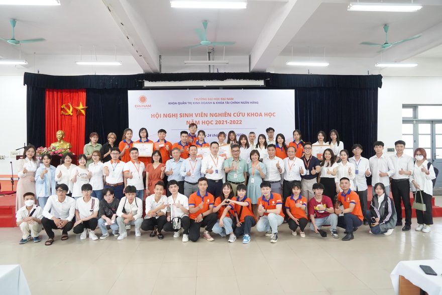 Hội nghị sinh viên nghiên cứu khoa học 2021-2022 khoa QTKD, TCNH: Nhiều ý tưởng đột phá và có tính ứng dụng cao