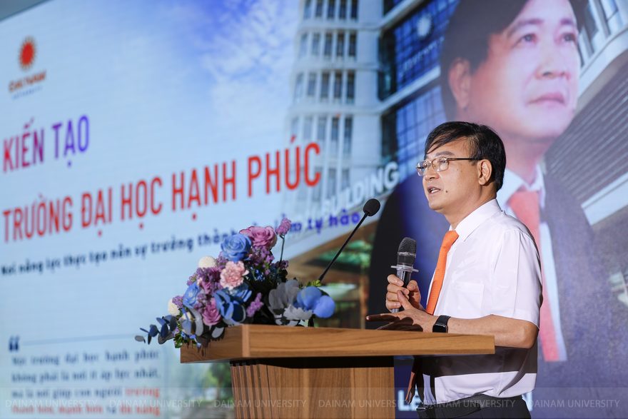 Soha.vn - TS Lê Đắc Sơn: Hạnh phúc bền vững của người trẻ không đến từ một tấm bằng đẹp