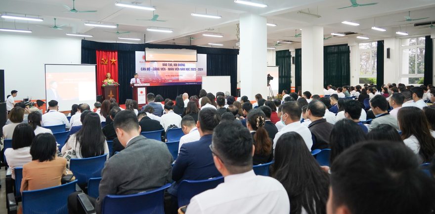 TS. Lê Đắc Sơn – Chủ tịch Hội đồng trường ĐH Đại Nam trực tiếp đào tạo CB - GV: Người nói đầy tâm huyết - người nghe bằng cả trái tim