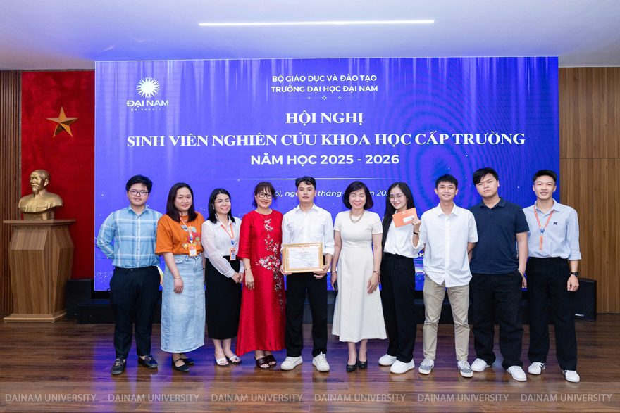 Từ giảng đường đến hội thảo quốc tế: Hành trình nghiên cứu khoa học đầy tự hào của sinh viên Đại học Đại Nam