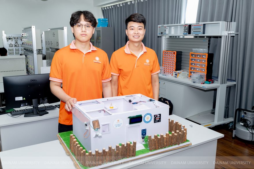 Từ những vụ cháy nhà đau lòng, sinh viên Trường Đại học Đại Nam làm hệ thống cảnh báo sớm